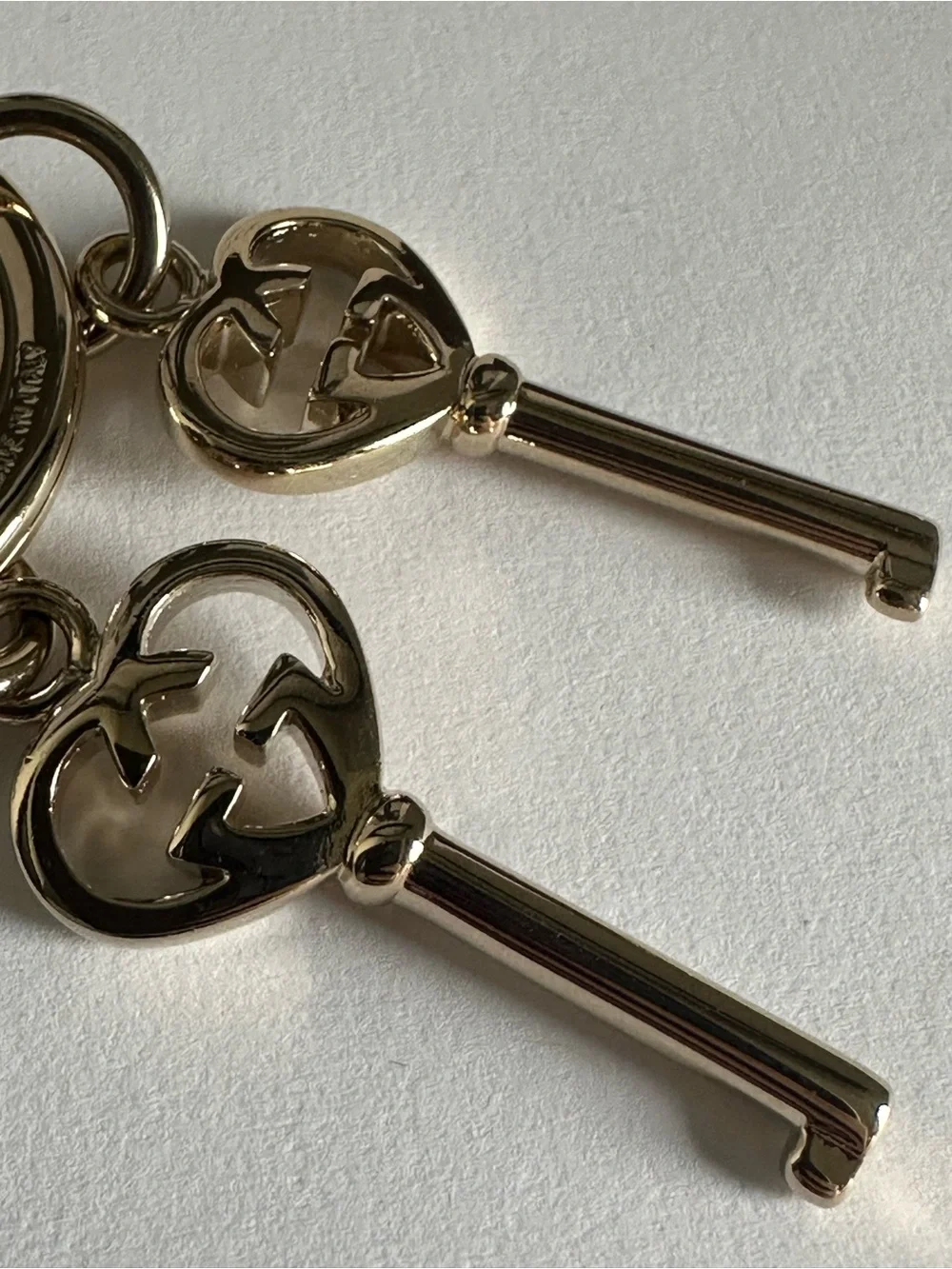 Gucci Interlocking GG Double Heart Key Ring Bag Charm Gold Tone with Box